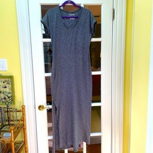 Cute long dress! Can be dressed up or down, or even worn as a beach coverup.
